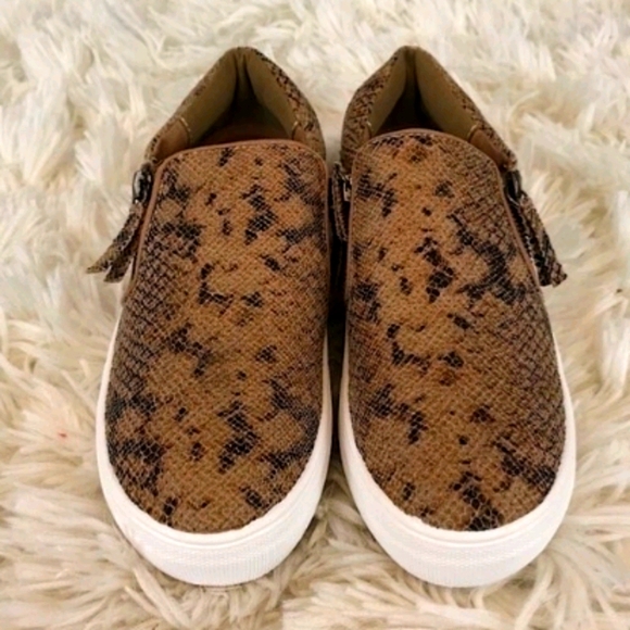 Very G NWT Snakesskin Slip On Sneakers 6 - Picture 2 of 8